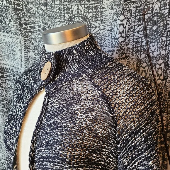 BCBG..MAXAZRIA CARDIGAN - Picture 3 of 4